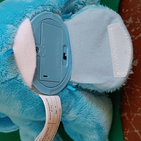 Nickelodeon Blue's Clues "Peek-a-Blue" Animated Plush Toy - Picture 6 of 7